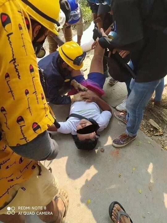 tw // blood // wound // death 
In Shwepyithar, Yangon, four more were shot by live ammunitions. One in the head; two in the neck, one in the arm and one in the abdomen.
LOCOMOTIVE XYZ
#WhatsHappeningInMyanmar
#Mar14Coup