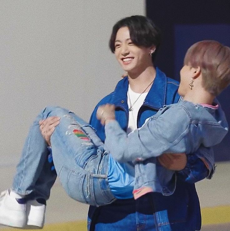 chimkook_13's tweet photo. Newly weds ?? 🤭🤭 💙💛

#jikook #kookmin #jiminie #jungkookie #minie #kookie #chimchim #notchu #chimmy #cooky https://t.co/FMa54ji8yF