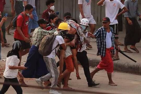 Tw // blood // death 

In Phayar Road, ThinGyanGyun, Yangon, one was shot to death with live ammunition by terrorists. Reportedly 5 got shot  till 5:10 PM.
Number Of wounded ppl likely to increase.

LOCOMOTIVE XYZ
#WhatsHappeningInMyanmar
#Mar14Coup