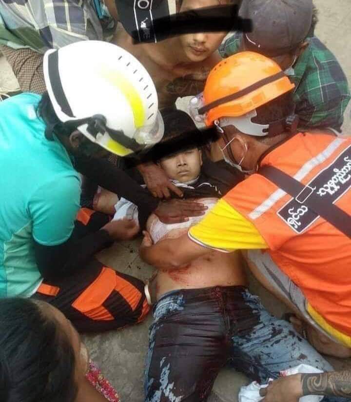 Asl1485's tweet photo. In south Dagon, Yangon, Terrorists cut off electricity and using both machine gun and snipers, they shot civilians continuously. 30 people got shot and three passed away reportedly.

#WhatsHappeningInMyanmar
#Mar14Coup https://t.co/RAD9QrTn66