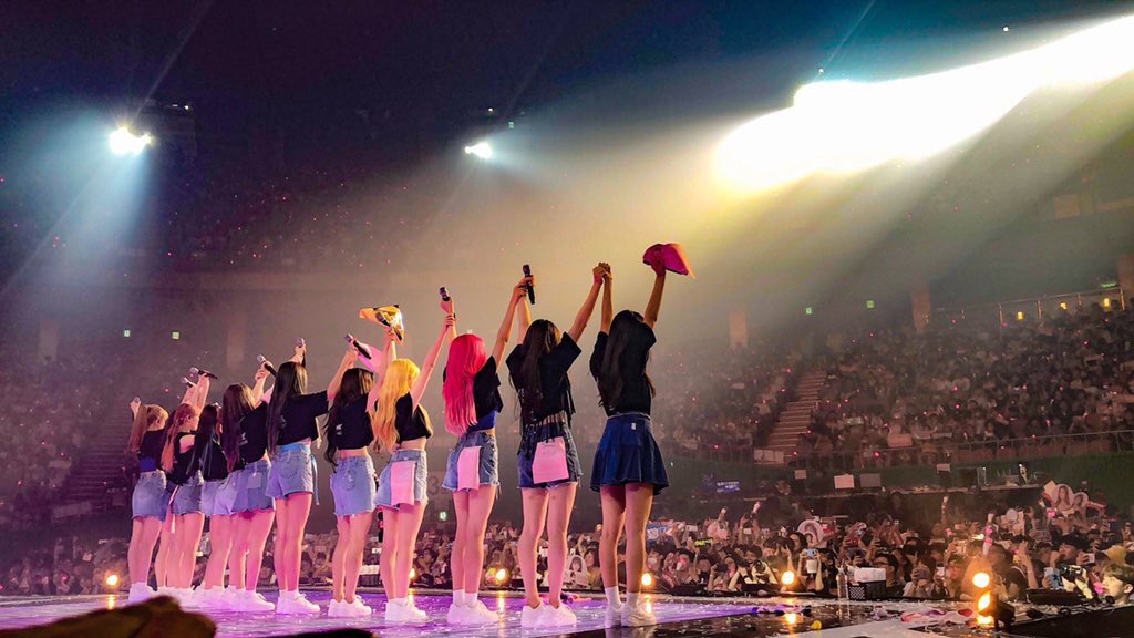 ccizone's tweet photo. พวกหนูจะเป็นสีสันที่ไม่มีวันจางไปจากใจวีจือวอน เหล่าดอกไม้ที่ไม่ว่าจะอยู่ที่ไหนก็ยังงดงามอยู่เสมอ เส้นทางต่อจากนี้ของทุกคนจะเปล่งประกายกว่าที่เคยเป็น ขอบคุณสำหรับทุกๆอย่างที่เป็นizone จะอยู่ข้างๆพวกหนูไปเรื่อยๆเลยนะ💗 #NeverEndingOneTheStory
#ONE_THE_STORY 
#IZONEWIZONETOGETHER https://t.co/7ozcXA6nme