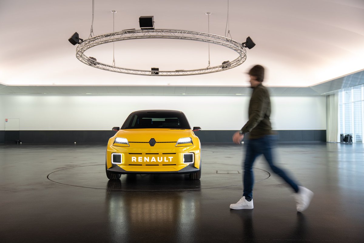 Rencontre avec ce superbe concept R5 de <a href="/renault_fr/">Renault France</a> ! 😍
A bientôt 50 ans, la R5 se renouvelle tout en conservant ses lignes tendues si iconiques. 
Vivement la version définitive ! 👌🏼
Photos by <a href="/UgoMissana/">Ugo Missana</a>