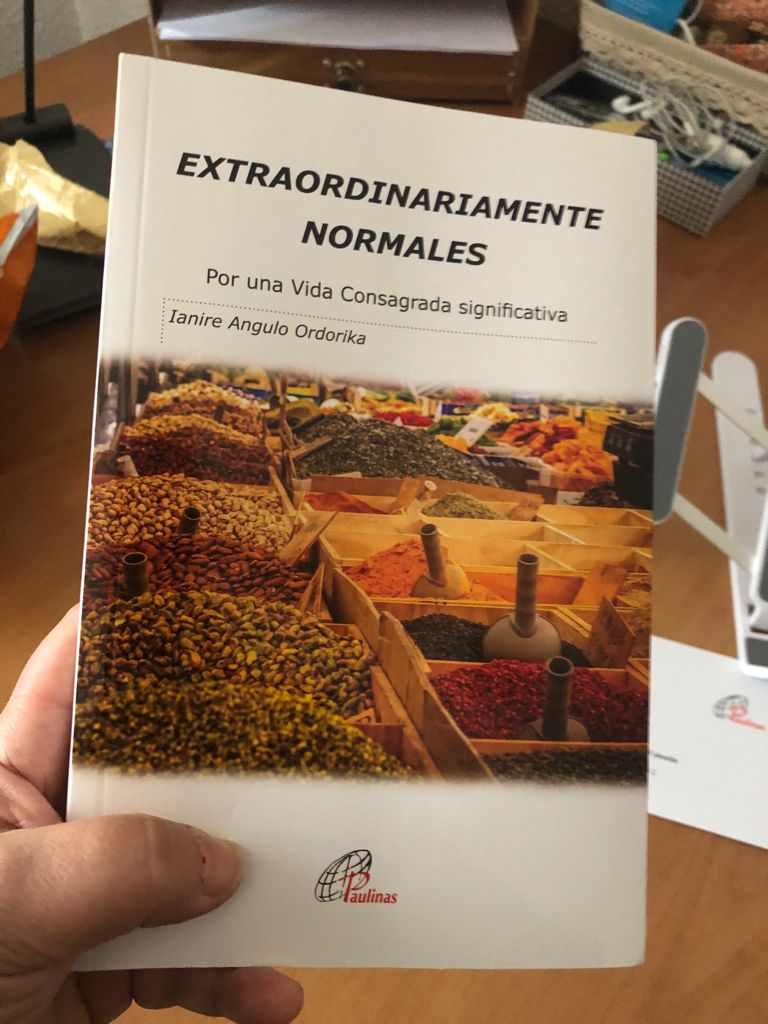 Ianire Angulo Ordorika on X: "Me van compartiendo fotos de amigos con mi  libro de @EditorialPauli1 ¿os animáis a subir fotos con él?  https://t.co/yFyyoOOvNE" / X