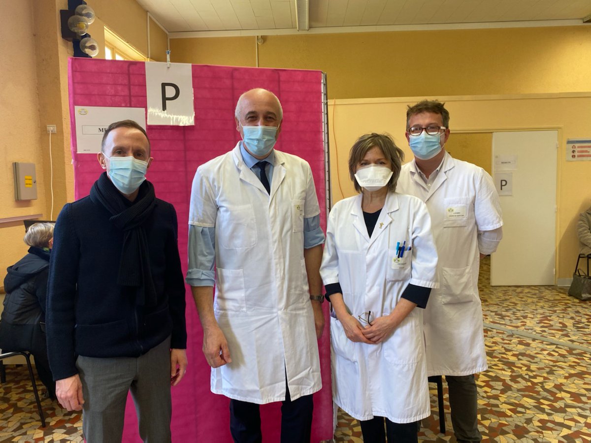 La vaccination se poursuit ce dimanche !
1466 vaccins ont été administrés le samedi 13 /3 dans l'Aisne.
Ce dimanche  à Chauny où le centre est ouvert grâce aux équipes du CH et à des renforts externes, libéraux et élus qui remettent la blouse !
Merci et bravo à tous !