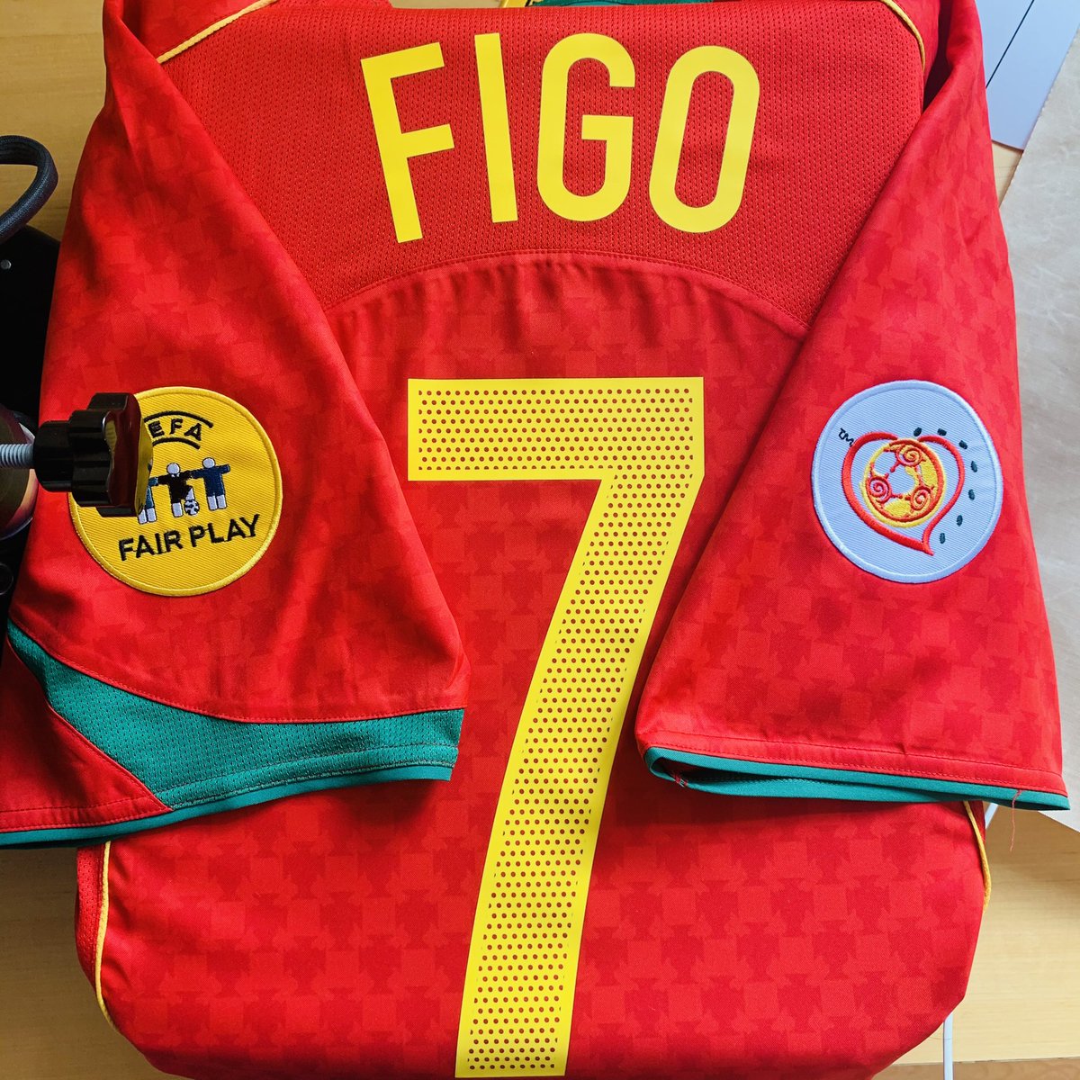 FreshPrintsofF1's tweet image. 👑 Fresh Prints 👑 

Luis Figo for Portugal in Euro 2004

Warming up for @EURO2020 #classicfootballshirts #portugal #fifa #euro2020 #football #nike #figo #ronaldo #vintage