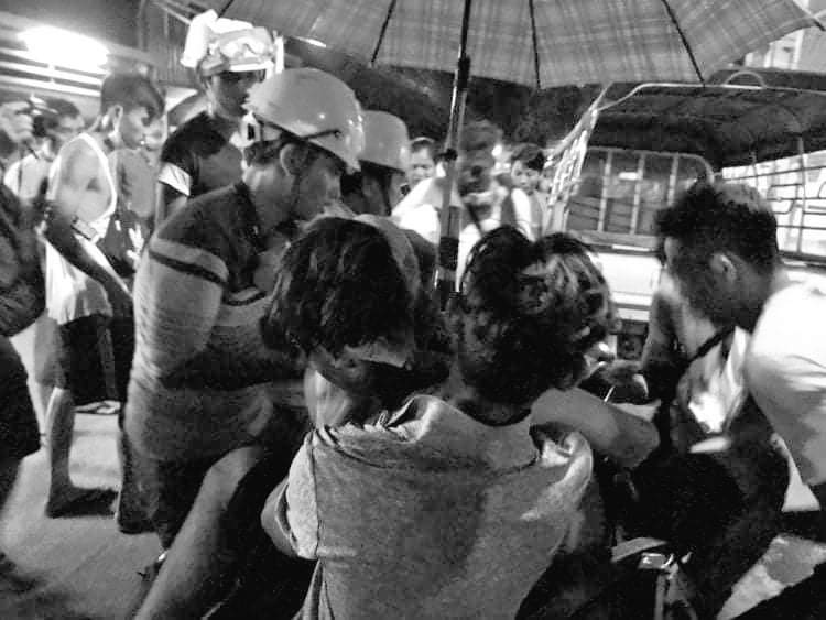Asl1485's tweet photo. Tw // Violence, Blood
Hlaing Tsp, Yangon: Since Military Terrorists brutally shot with live bullets to unarmed protesters agnst military coup, a man got shot in head &amp; died at the spot &amp; there're more than 5 ppl who got injured.Junta murderers! #WhatsHappeningInMyanmar
#Mar14Coup https://t.co/mp8nuxjzSf