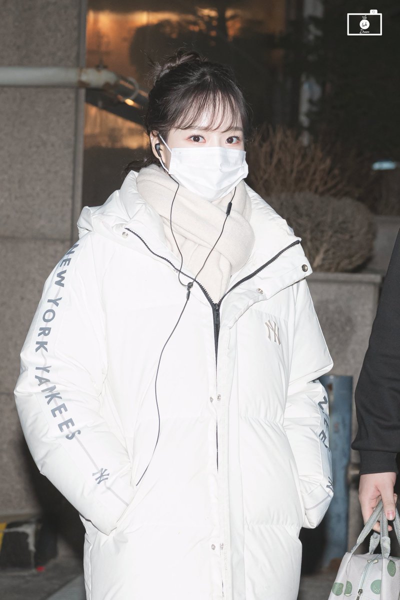 AsWeDream1's tweet photo. 210207 조유리 HQ 4P

지친 나를 위로해준 따뜻한 햇살에 여기까지 올 수 있었어...
#IZONEWIZONETOGETHER

#아이즈원 #IZONE #アイズワン
#조유리 #유리 #Joyuri  #チョユリ
@official_izone https://t.co/G5oNxWefIM