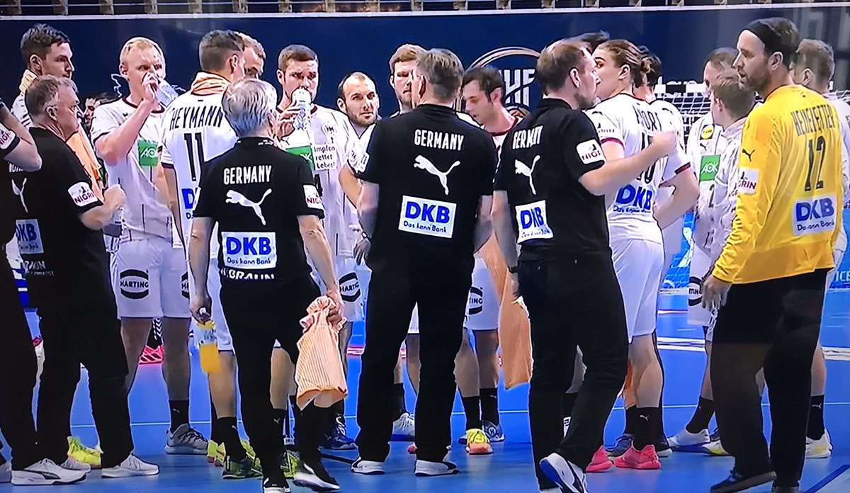 HJKrieg's tweet photo. #Handball: Nur noch ein Punkt fehlt dem #DHB-Team, um sich für die Olympischen Spiele in #Tokio #Tokio2021 zu qualifizieren. Halbzeitstand: #Deutschland vs. #Algerien 17:14. Auf geht’s @DHB_Teams und alles Gute #PhilippWeber https://t.co/sBhzGmadPV