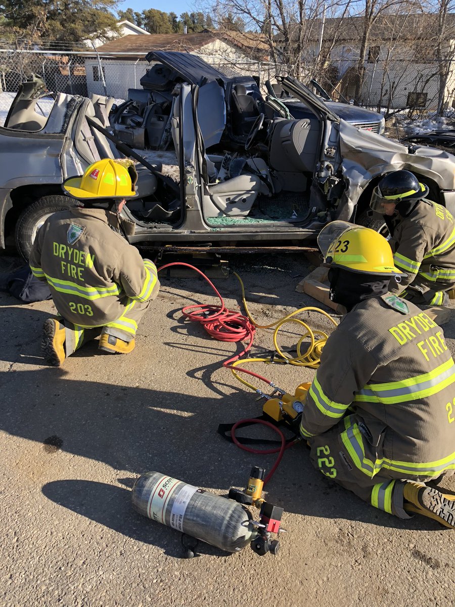 Yesterday 10 of our members spent their Saturday honing their Auto Extrication skills! This group reviewed the ever changing theory and technology new vehicles have and ran through multiple practical evolutions.
#AlwaysTraining
#ProfessionalVolunteers
#CommunityFocused