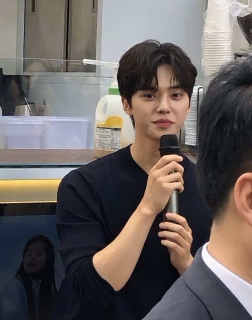 jsmtjyygyjbbjb's tweet photo. ซงคังกับกล้องมือถือ เราว่าเกินไปนะ https://t.co/MtkCH8bBy9