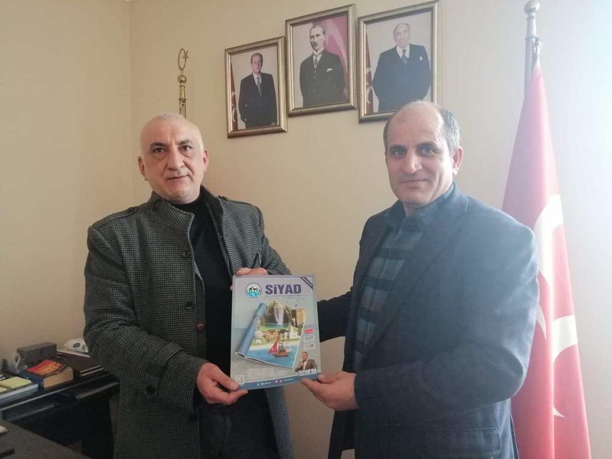 SİYAD Beykoz Şube başkanı Cemal Çolak, SİYAD dergimizi MHP İlçe Başkanı Oğuzhan Karaman'a taktim etti.. Siyad Genel başkanı Adnan Çelikerin selamlarını iletti.. Misafirperverliği için kendisine çok teşekkür ederiz..