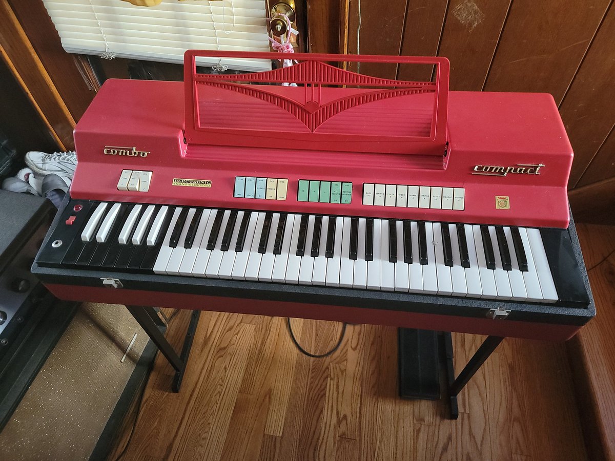 TomsAmpsDetroit's tweet photo. https://t.co/HQ6uV8HlRl has added a classic 1960s Farfisa Compact organ to the collection. And it even has the always missing loudness pedal. Folds up, 1 hand carry. Think 96 Tears organ sound. Available for #Detroit #Studio #Rental from The Home of Vintage Tone. 248-808-2951 https://t.co/3YqS3cZugi