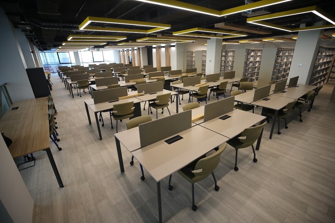 valikirklareli's tweet photo. +Kitap Bölümü,2 Adet Grup Çalışma Alanı, Kent Kitaplığı,2 Adet Büyük Okuma Alanı,22 Kişilik Eğitim Sınıfı, Görsel İşitsel Salon,64 Kişilik Çok Amaçlı Salon,Sahne ve Hazırlık Alanları ile hizmet vermeye başladı.
Kırklareli halkımıza hayırlı olsun.
Her şey Kırklareli için… https://t.co/bUXPIqr3jt