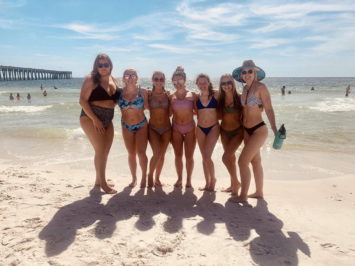 SumnerHaleyy's tweet photo. happy lil 850 girl ☀️ https://t.co/RZiWT4nezs
