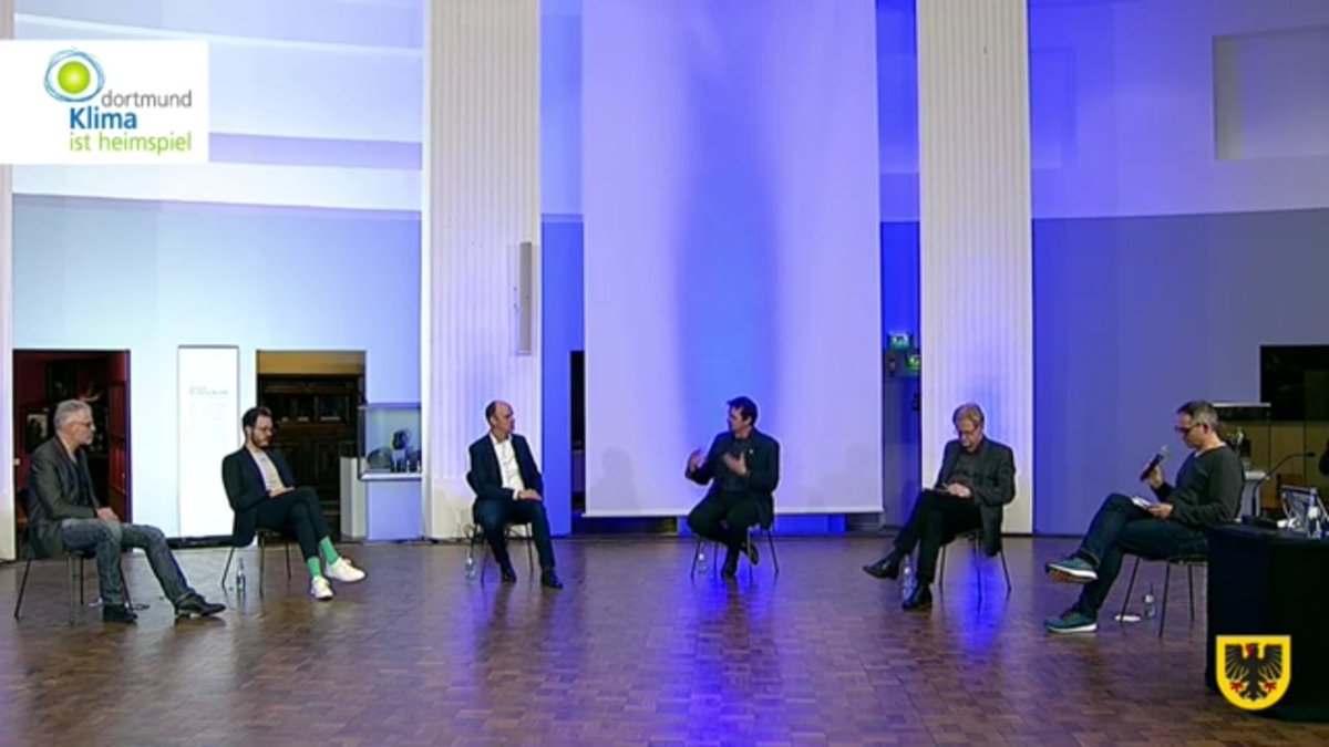 So sah die Schlußrunde der Bürger*innenkonferenz zum Handlungsprogramm KlimaLuft 2030 aus - ausschließlich Männer 😭 Wahrscheinlich ist es der @StadtDortmund nicht mal aufgefallen. Wir sind gespannt auf das Handeln, geredet wurde nämlich mittlerweile genug! #NoMoreEmptyPromises