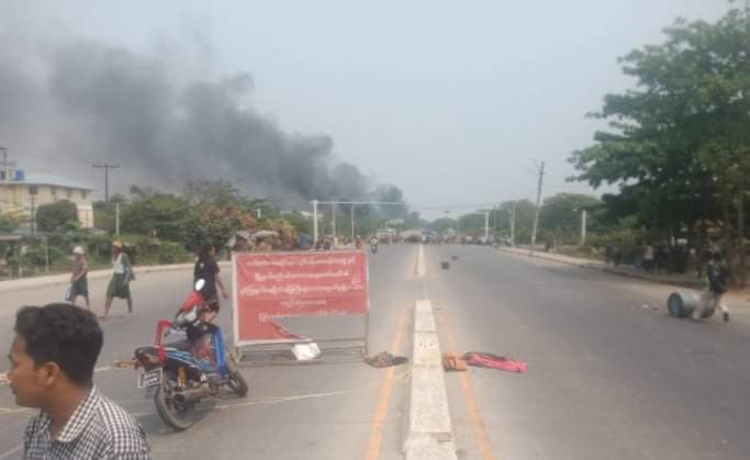 LOCOMOTIVE XYZ
On Mar14, Junta's armed thugs mercilessly massacred the innocent Civilians since the afternoon starting from Hlaingthaya township
and at least 50 people died in the whole City.Death toll can be raised due to non-stop shooting
#WhatHappeningInMyanmar 
#Mar14Coup