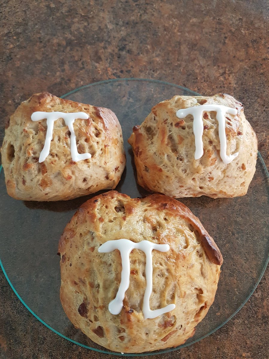 VJDunlop's tweet photo. @DrewYallop Happy Pi Day with a variation on Hot Cross Buns https://t.co/MfXn3eE53X