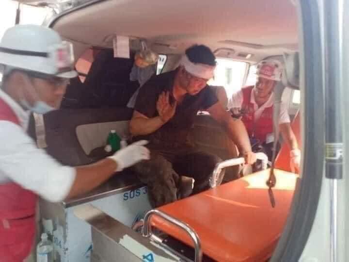 Toe18187269's tweet photo. A Chinese citizen said that the Chinese factories in Yangon are set fire by the military terrorists. He was also shot by the junta with real gun. 
#whatshappeningnowinmyanmar
#Mar14Coup
#chineseembassyinmyanmar https://t.co/tq3x3pCgRm