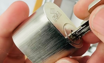 LegalLockPicker's tweet image. After having an absolute disaster of a livestream with more problems then puberty. Including but not limited to camera drops, tool drops, a shattered thumb and battery fail... I did manage to bring back to life a Cisa from @thelocklab &amp;amp; awarding Brian F with w/e I can find grats