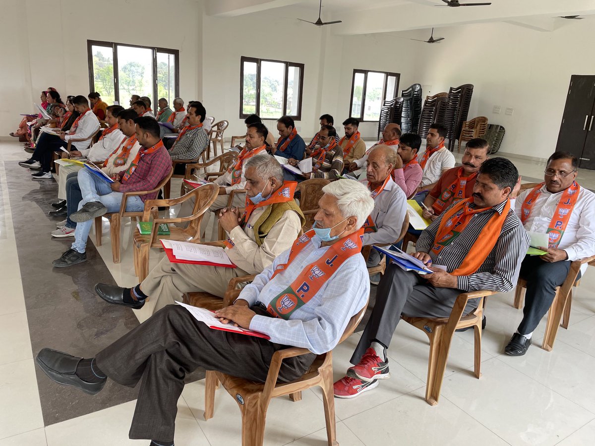dr_manyal's tweet photo. Zila karyakarini Samba Zila . At Distt party HQ Supwal Samba along with Ex Minister C P Ganga ji , Seh Prabhari Th Narayan Singh ji , Zila Adhayaksh Amar Singh ji and others https://t.co/o0frJ0PBbo