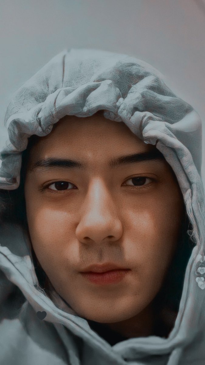 gmnsi caranya nntn live biar komennya ga keliatan ini sehun live gue crop malah ngezoom bgt 😭