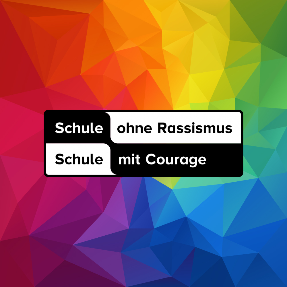 SchlossHeessen's tweet photo. Wir sind was wir sind! Bunt  - seit 1957 #SchlossHeessen #nichterstseit2021weltoffen #SchuleohneRassismus #SchulemitCourage #wirsindbunt #vielgewinnt #Vielfaltlieben #herzlichbleiben https://t.co/ch5zOiV4s2