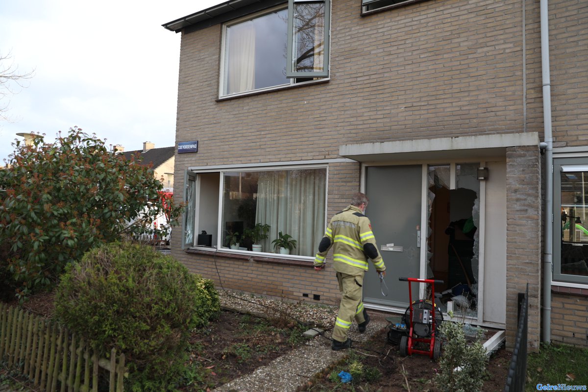 Brandweer redt bewoner uit woning in Arnhem -..