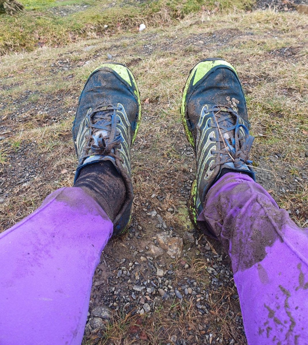 NedClatter's tweet photo. A very 90's vibe for my long Sunday  run in the Shropshire hills 😀.

#ronhilltracksters #retrorunner #ukrunchat 
@Ronhill_UK @RunningBearShop @UKRunChat https://t.co/bhQzWbqz3S