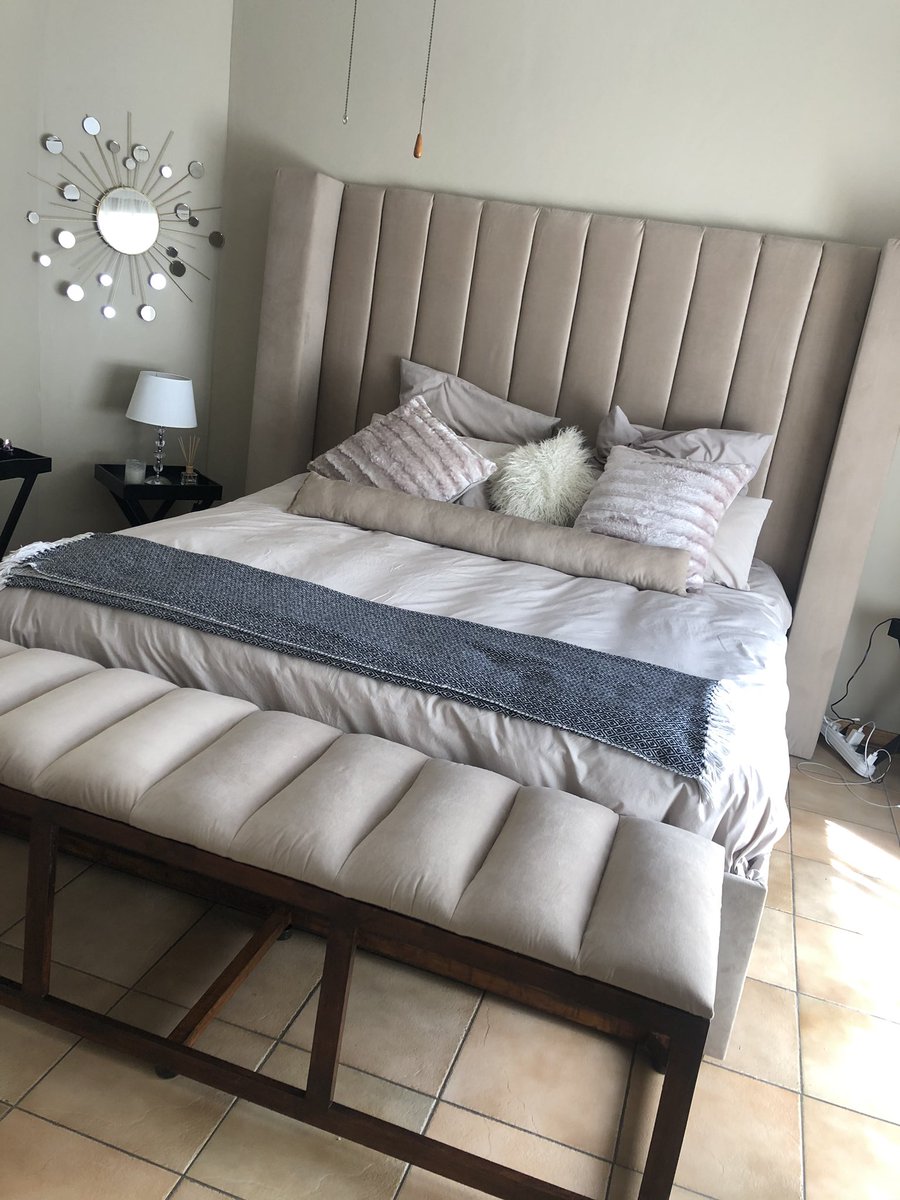 C A R O 🦄 tweet media