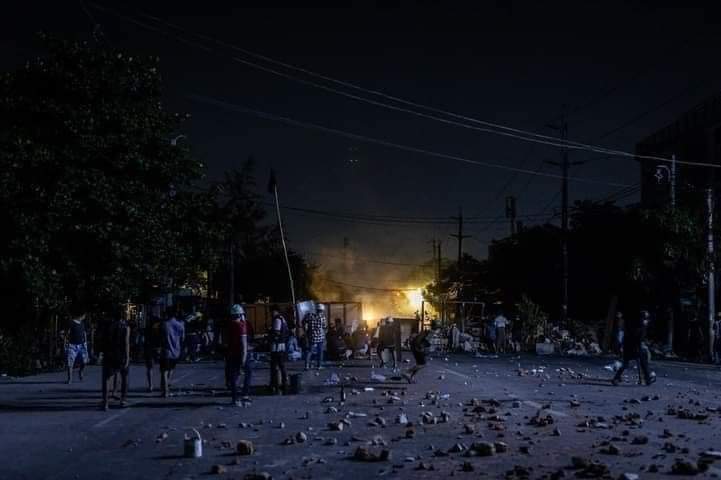 Byun_Sori6104's tweet photo. Tw // gunshot 

The military terrorists shot the innocent civilians with live bullets in North Dagon and at least 3 people were shot!!! Also there were death cases!!!

LOCOMOTIVE XYZ
#WhatsHappeningInMyanmar
#Mar14Coup https://t.co/bcSm0niP7t