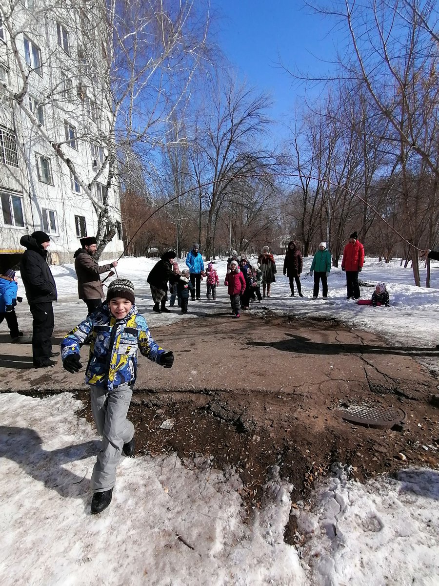 privo11's tweet photo. 13.03.21 во дворе дома Стара-Загора-114 прошёл праздник "Масленица" . https://t.co/SrBJ1NkzSt