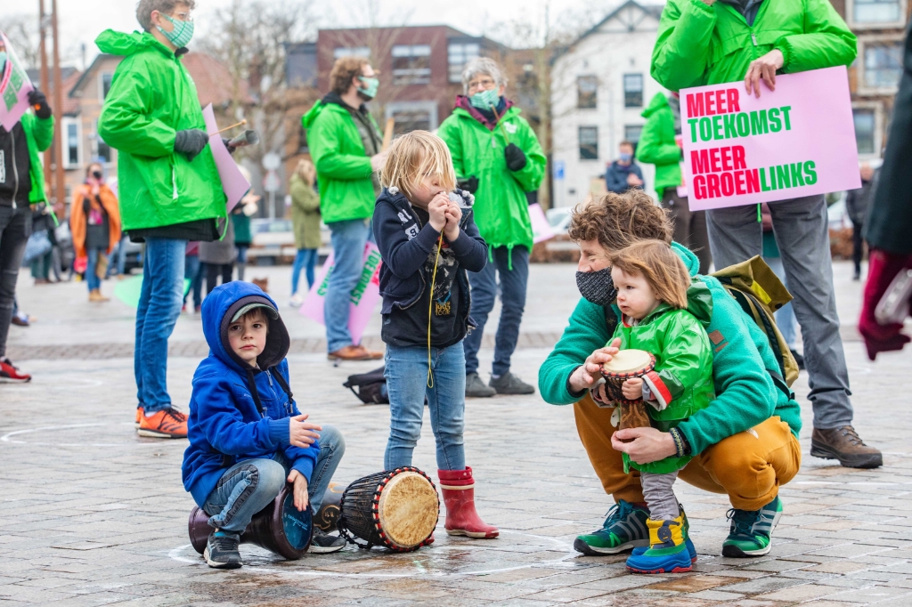 GooienEembode's tweet image. [Extra] Na zeventien minuten stilte klinkt dik vijf minuten het Gooisch Klimaatalarm -  gooieneembode.nl/extra/209311/n…