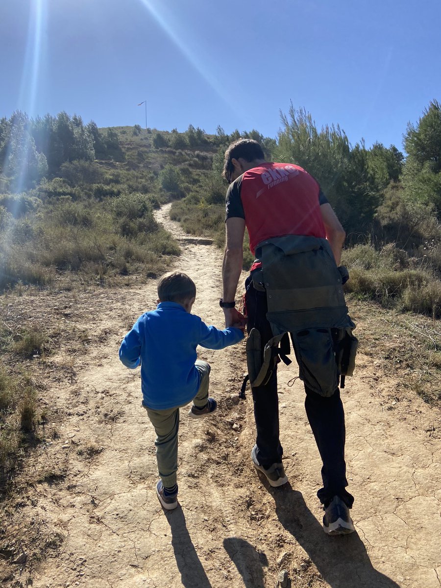 ivanespilez's tweet photo. Orientación familiar en #Alpicat. Una mañana genial disfrutando de la naturaleza, haciendo ejercicio y descubriendo lugares preciosos cerca de casa. Gracias al club #PonentOrientació por una fantástica organización.
#orientación #mapa #singps #lleida #senderismo #familia https://t.co/7avZUEfFhq