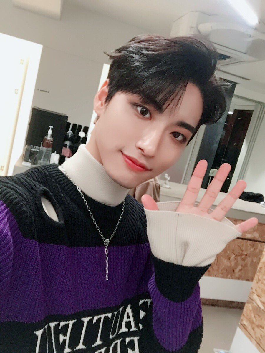 C8MPASS's tweet photo. '   乀 ❛ 𝟖  𝙢𝙖𝙠𝙚𝙨 _ › 𝗼𝗻𝗲   .ᐟㅤ 𝕥𝕖𝕒𝕞 ! 々 #DOMINIQUE🐱 𝑢𝑝𝑑𝑎𝑡𝑒:

También, llegó el #Twitp_book de una de mis artistas favoritas y mi emoción creció porque esperaba con ansias ver más sobre un debut que tanto amé.  #QueenHBack y los animo a apoyarla juntos! https://t.co/Gbuq6EgY8U