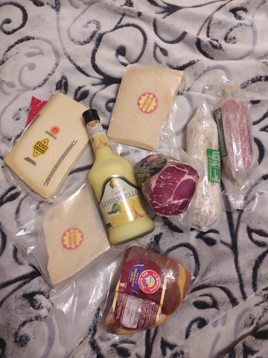 Dimitrash's tweet image. Обожаю  посылки  из Италии и маму💋