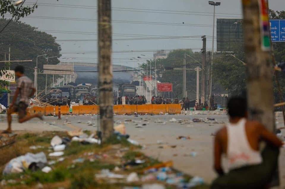 thiha_ht (@htthiha) on Twitter photo This is not cracking down on strikes ...
This is pro-democracy civilians are being genocidal.‼️
<a href="/UN/">United Nations</a> <a href="/POTUS/">President Donald J. Trump</a> <a href="/USEmbassyBurma/">U.S. Embassy Burma</a>
#WhatsHappeningInMyanmar #Mar14Coup This is not cracking down on strikes ...
This is pro-democracy civilians are being genocidal.‼️
<a href="/UN/">United Nations</a> <a href="/POTUS/">President Donald J. Trump</a> <a href="/USEmbassyBurma/">U.S. Embassy Burma</a>
#WhatsHappeningInMyanmar #Mar14Coup