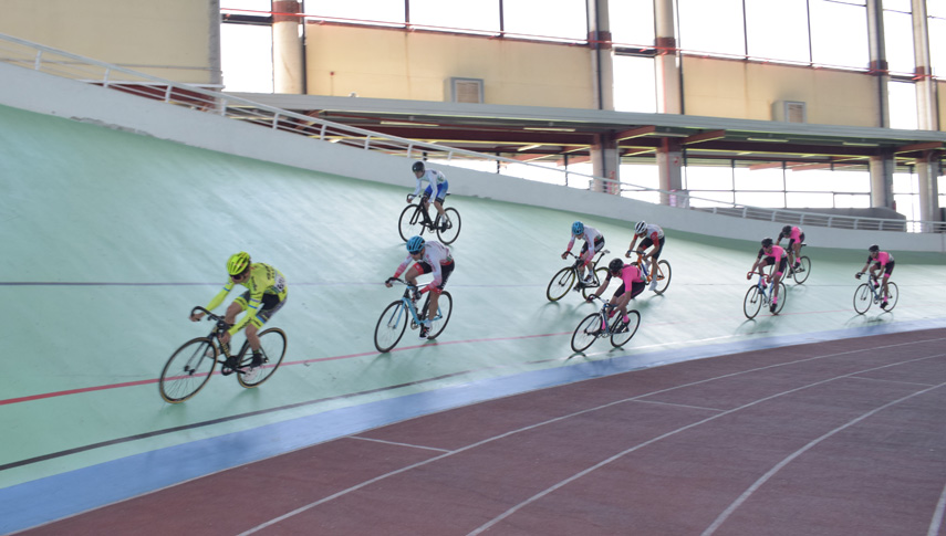 Galapagar trajo los primeros líderes de la Liga de Ciclismo Escolar Multidisciplinar de la FMC. Crónica, fotos, videoentrevistas y clasificaciones completas AQUÍ: bit.ly/2ONLyhI
#madridesciclismo #ligapistafmc2021 #ligaciclismoescolar21