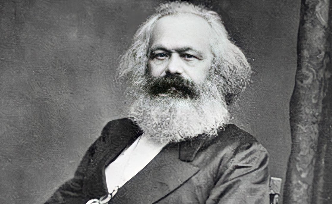 "Proleterlerin zincirlerinden başka kaybedecekleri şeyleri yok, kazanacakları bir dünya var. Bütün ülkelerin işçileri, birleşin!" 
#KarlMarx