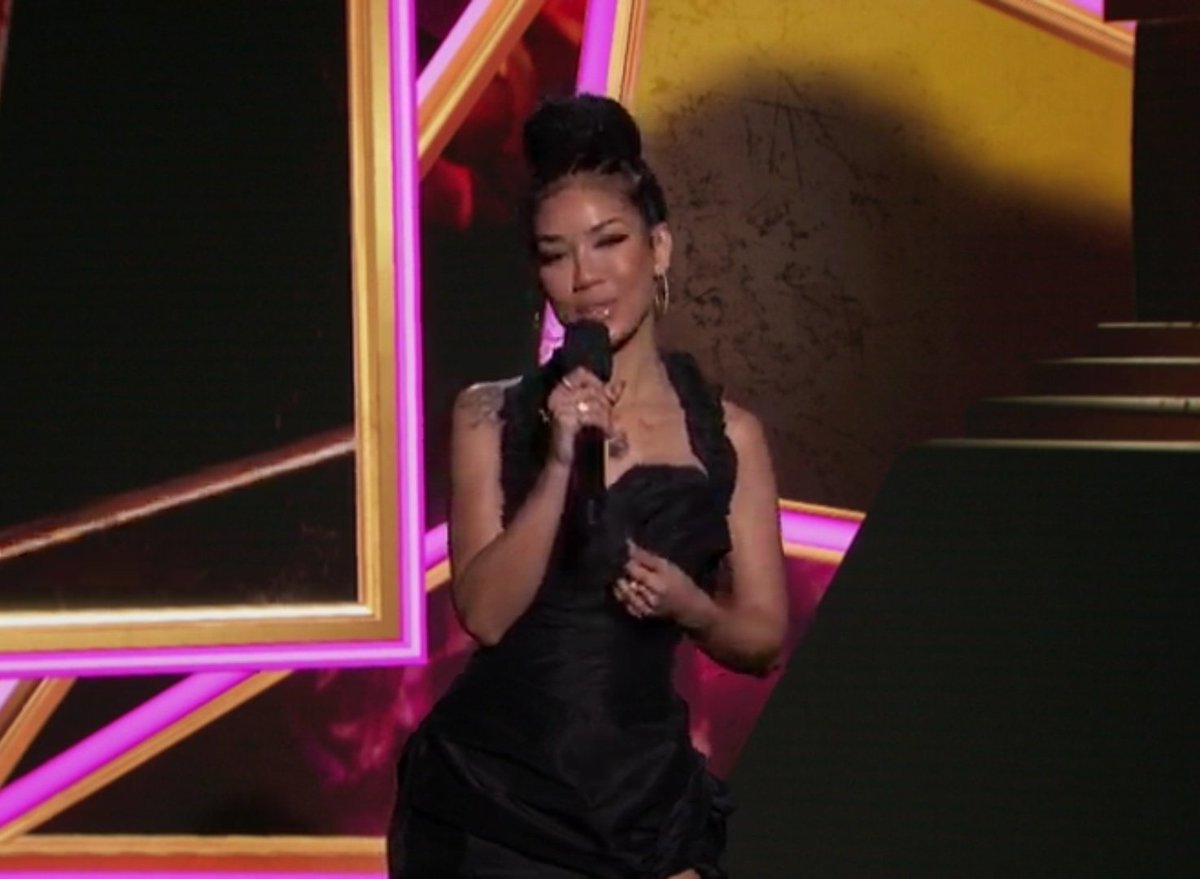 طيب ممكن نفهم ليش عاوجه ت*يزه علينه😐