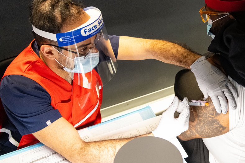 This weekend <a href="/gumedcenter/">GU Medical Center</a> <a href="/MedStarGUH/">MedStar Georgetown</a> &amp; <a href="/Georgetown/">Georgetown University</a> volunteers proudly partnered with <a href="/MayorBowser/">Mayor Muriel Bowser</a> <a href="/_DCHealth/">DC Health</a> to operate a high-capacity #COVID19 vaccination site <a href="/TheEventsDC/">Events DC</a> Entertainment &amp; Sports Arena in SE DC.  Thank you for your service!

#GetVaccinatedDC #WeAreDC #HoyaVaxa