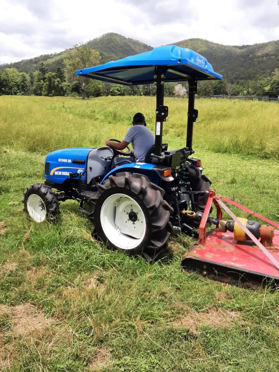 BVMachinery's tweet photo. Country Living! 👨‍🌾🐂 
.
.
.
#newhollandag #tractor #queenslandfarming #teamblue #farmerslife #cowsofinstagram #frontendloader https://t.co/1E3RQHAYzw