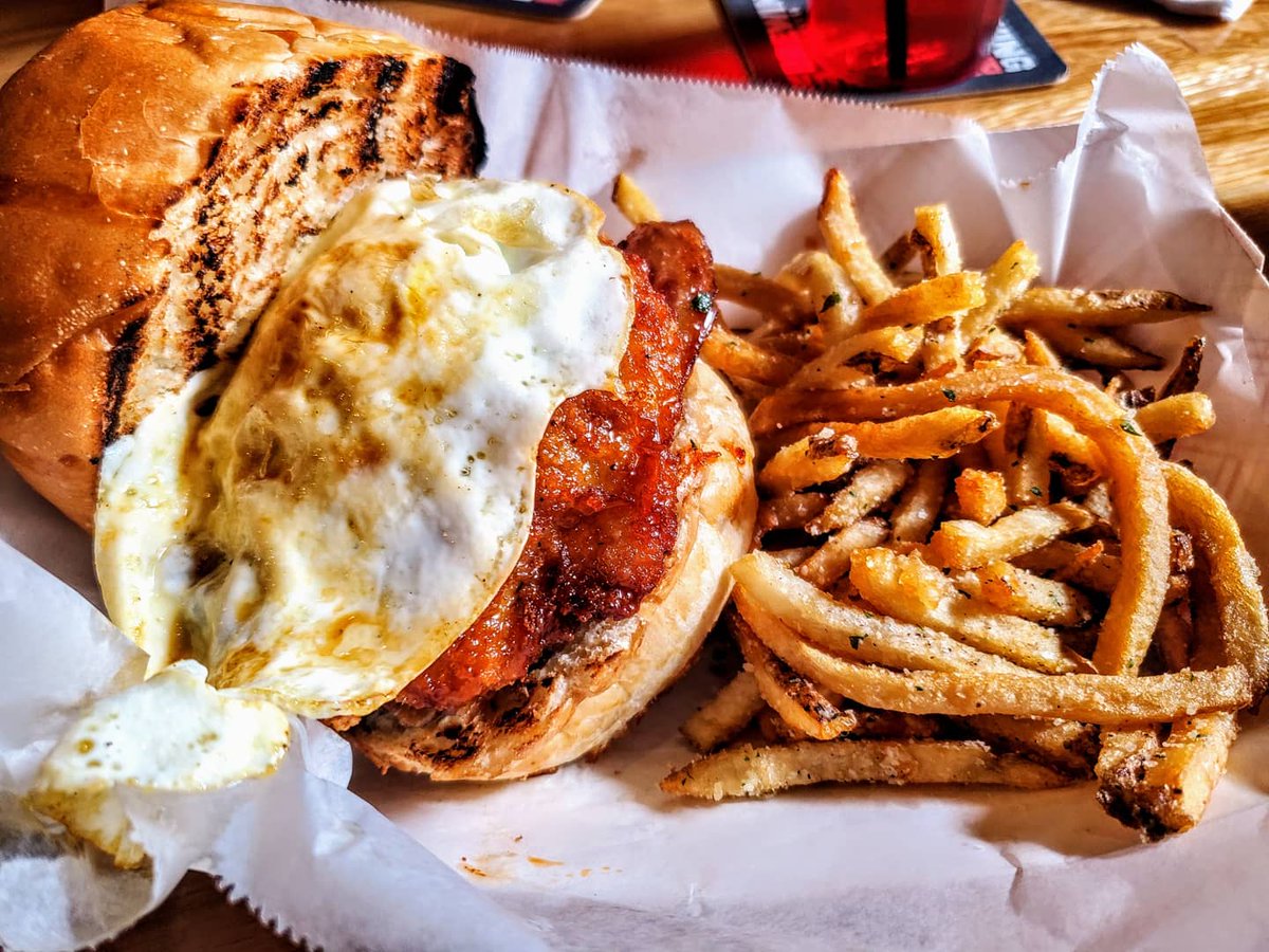 erikk292mke's tweet photo. #sundayfunday=@caminomke #WaffleoftheWeek and custom #KoreanBBQChicken sandwich. #VisitMKE #VisitWestAllis @westalliswigov https://t.co/aFX56KY7uj