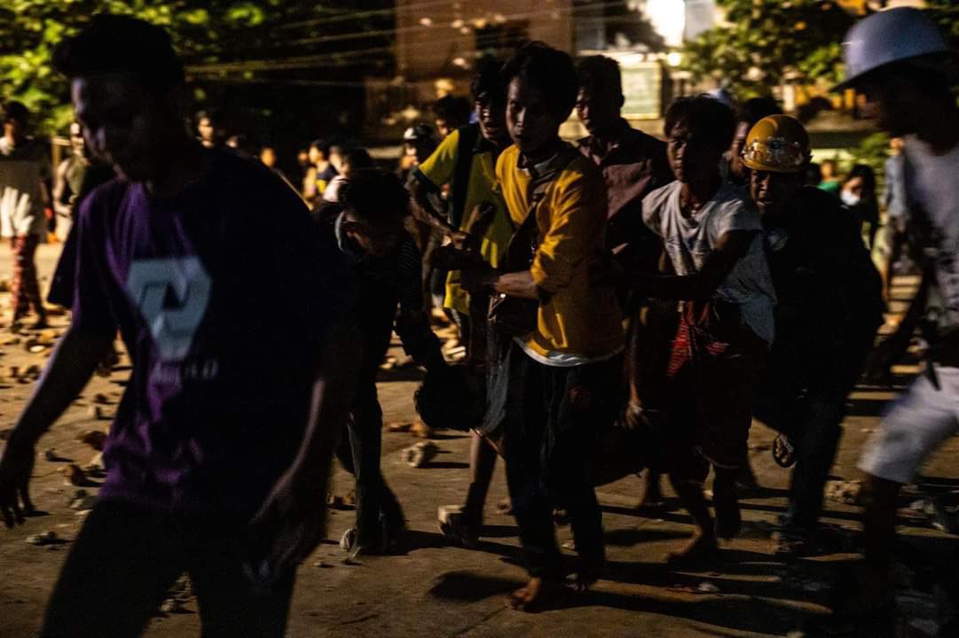 loon2262005's tweet photo. Tw // blood // dead
Tonight in #North_Dagon, one person was killed and many were injured by military gunshots. LOCOMOTIVE XYZ
#Mar14Coup
#WhatsHappeningInMyanmar https://t.co/Kke3M1jct2