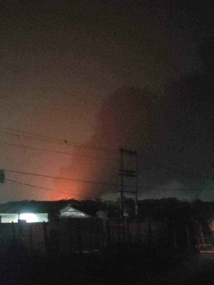 loon2262005's tweet photo. Breaking: according to locals, fire outbreaks set by Myanmar Military Terrorists are still going immense until now in HlaingTharYar Industrial zone-1, Yangon. It's during curfew  time,no one was around.May Everyone be safe.
#Mar14Coup
#WhatsHappeningInMyanmar https://t.co/H1JjF7F1Ty