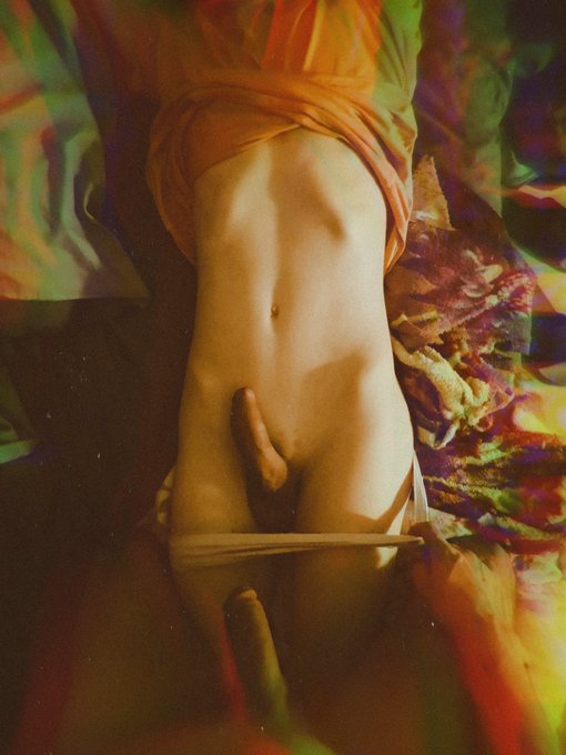 Time doesn't go, it runs, so spend it completely on me!?
????????????
#femboy #gay #twink #nsfw #butt