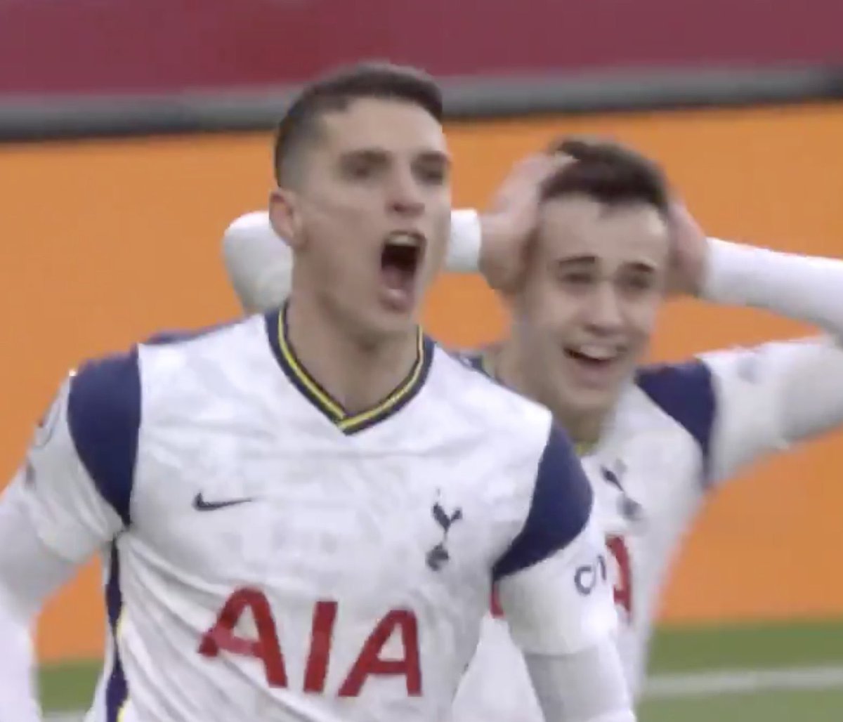 kieranmoore2000's tweet photo. My reaction to lamela getting sent off #ARSTOT https://t.co/cBgHbSR8G6