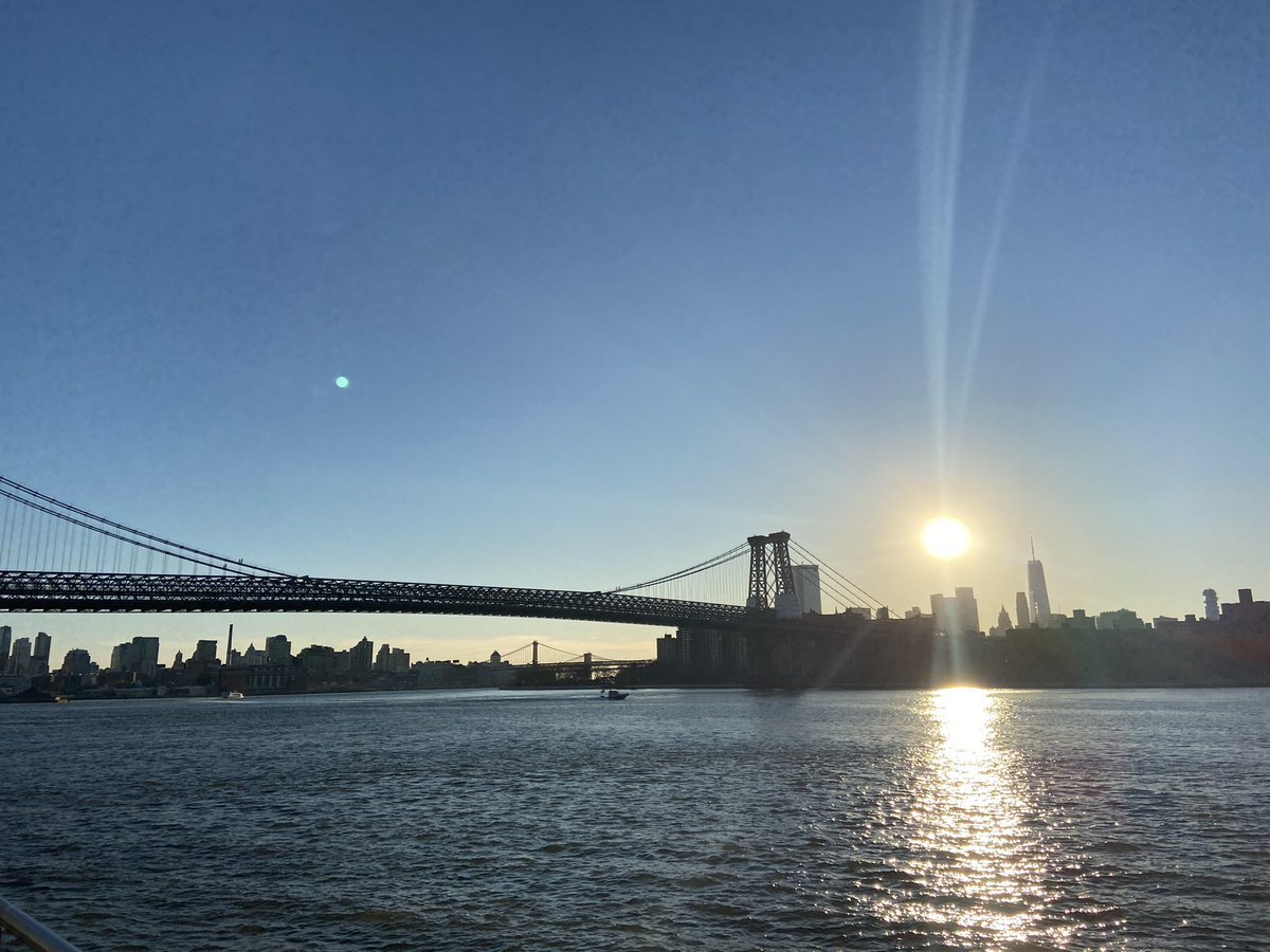 staceyglick's tweet photo. Back to Brooklyn to see @jasonnaylorโs amazing solo show and and book signing with dinner and drinks to go from @RobertasPizza and @OtherHalfNYC. Such a great day. Hardest part was parking but got to see the best sunset over the city on the drive home! #livelifecolorfully ๐๐ https://t.co/mIV4uFLwQY