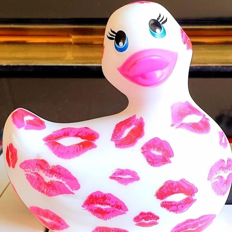AcePlayUk's tweet photo. Our range of Duckies are absolutely amazing! I want them all 🦆
Do I need them? Absolutely not but that's why we deliver desire and not necessity 😜

Waterproof and vibrating, pick your design and off you go 🖤
#bigteaze #aceplay #desiredelivereddiscreetly #vibrators https://t.co/jZXopSqhtP