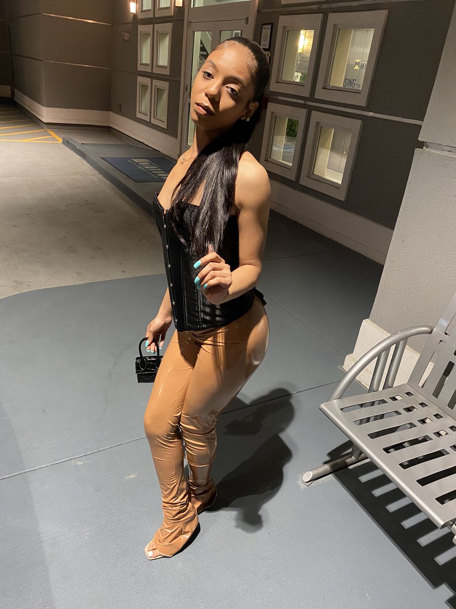 JadaCofield1's tweet photo. A lil baddie🤤 https://t.co/bk650IM6l3