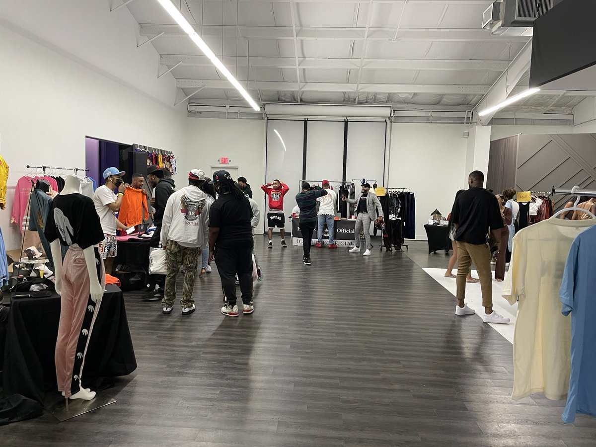 Paramountcreate's tweet image. Here until 4pm!! Shop Black!!!